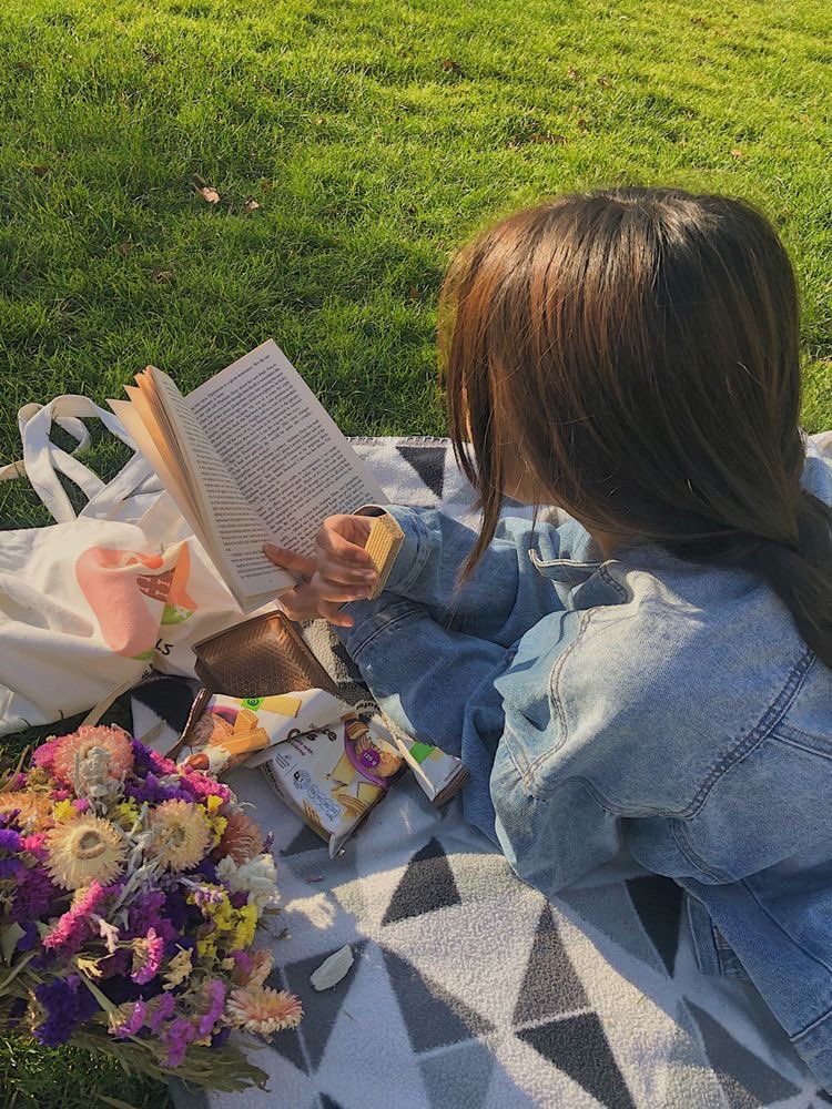 emivebooks's tweet photo. perguntas diversificadas para bookstan responder quando estiver no tédio, a thread; https://t.co/Pbzff736hS