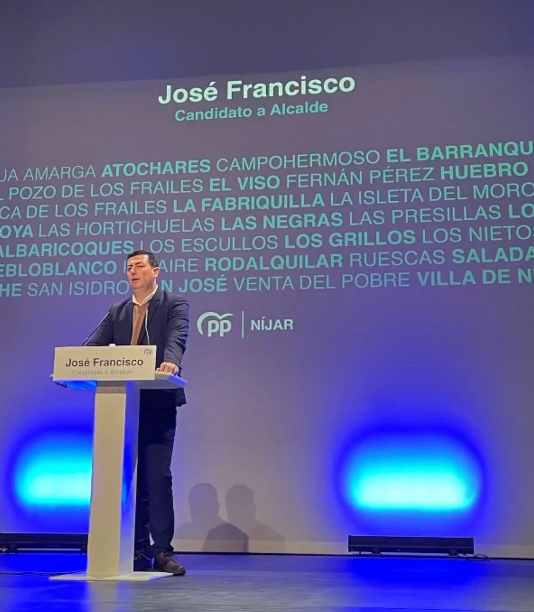 Arropamos a José Francisco Garrido el candidato del ⁦<a href="/PopularesNijar/">Populares Nijar</a>⁩ en un centro de artes escénicas lleno hasta la bandera de vecinos ilusionados con un proyecto que derrocha ilusión, ganas y proyectos para trabajar por el futuro de #Níjar <a href="/PP_Almeria/">Partido Popular de Almería</a>⁩ #Avanzamos