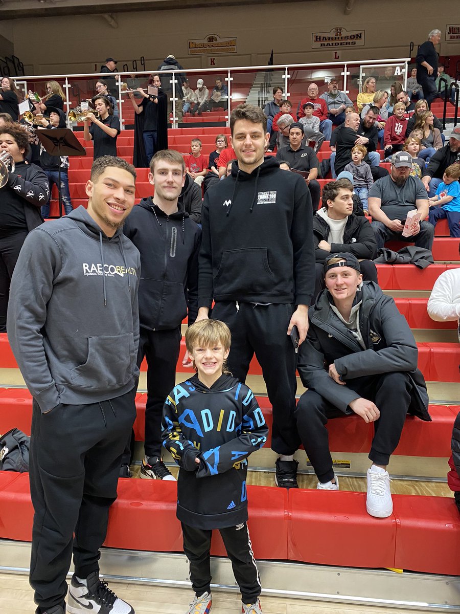 LMartin1083's tweet photo. Thank you @Gillismason and @BoilerBall for being patient with all the kiddos who wanted a picture with their fav athletes #BoilerUp This little boy couldn’t stop talking about it! https://t.co/4KU49qkc59