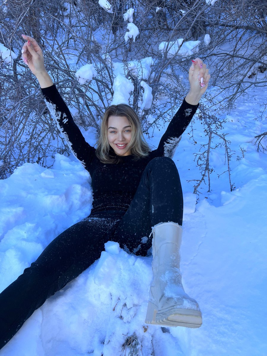 Emma Rose 🎖️ AVN XBIZ Trans Performer of the Year on Twitter "Snow