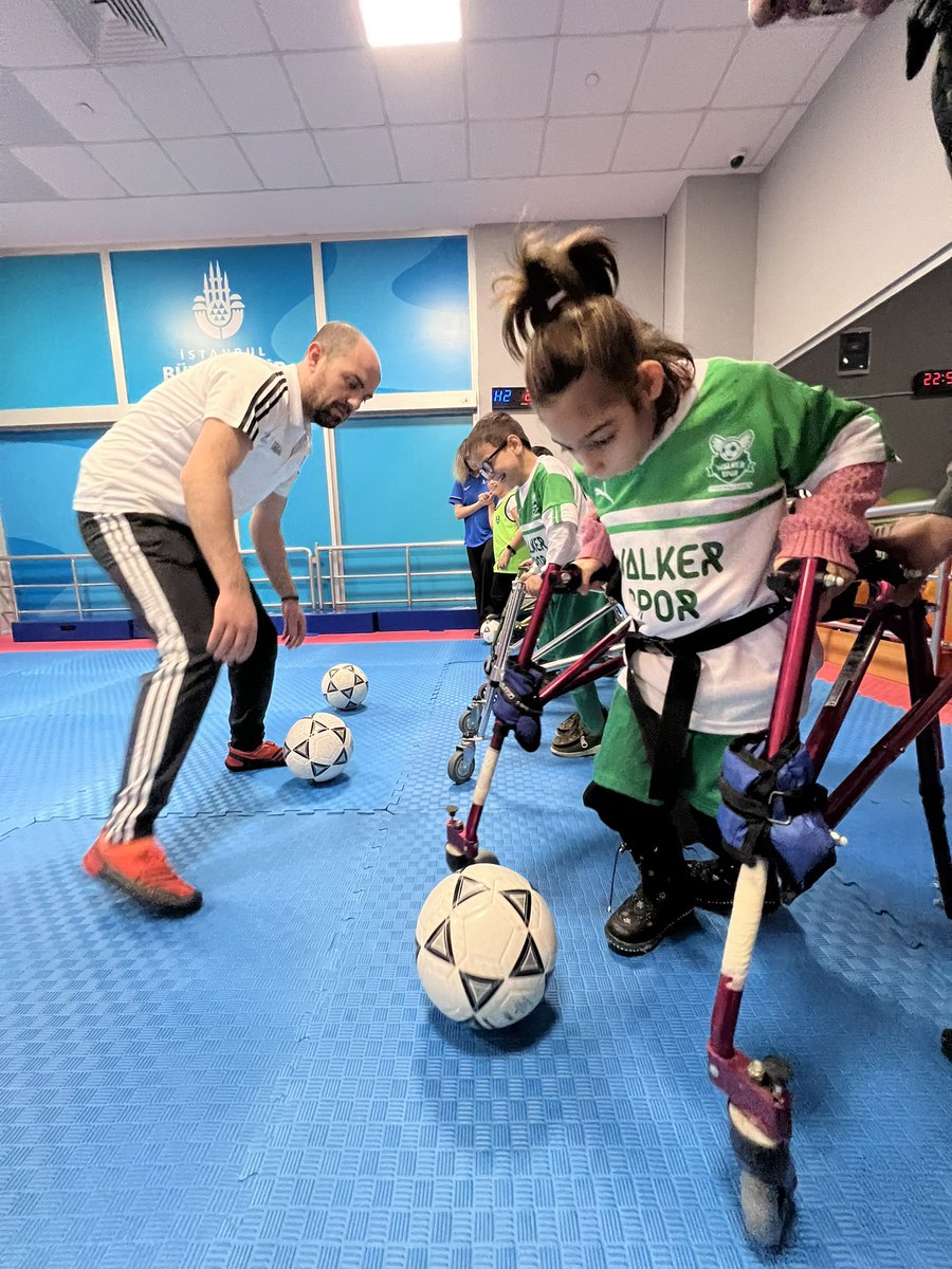 Bugün Anadolu yakasında oturan sporcularımız <a href="/KeremArda34/">KEREM ARDA</a> hocamız ile küçük bir antrenman yaptılar.