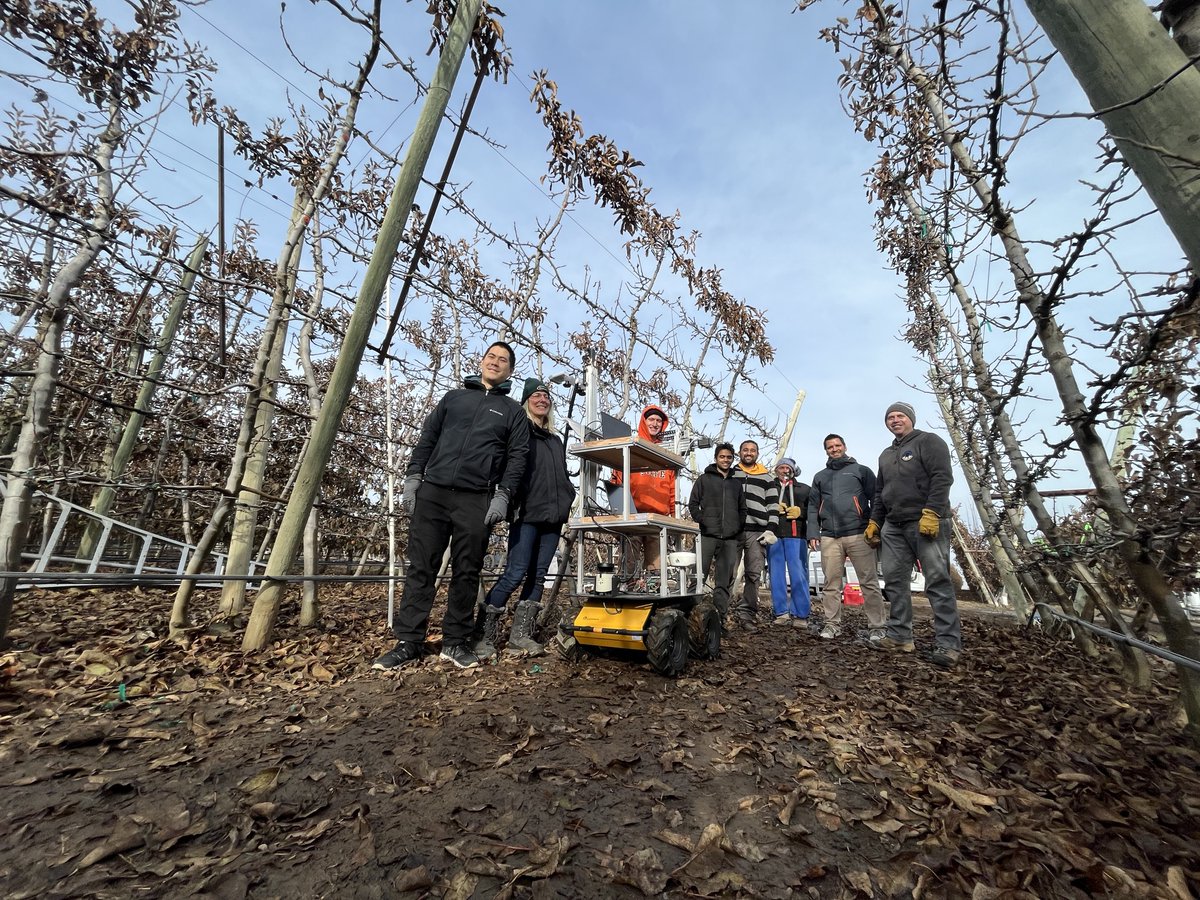 AgAID_Institute's tweet photo. Talking about great weekends... Our AgAth0n 2023 is on until tomorrow evening and our Labor intelligence team is conducting experiments and collecting data for the pruning project in Prosser. It can't get better! #AgAIDAgAth0n2023 #Prunning https://t.co/5VwMApTTqH