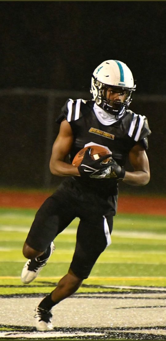 AlbertLbrownjr's tweet photo. Blessed to receive a offer from peru state🔵@CoachO_PSC⚪️@CoachBroomfield @coacheaves09 @CoachPolimice @CoachMakM @BeMWFBuilt ! https://t.co/JpdxNYXabo