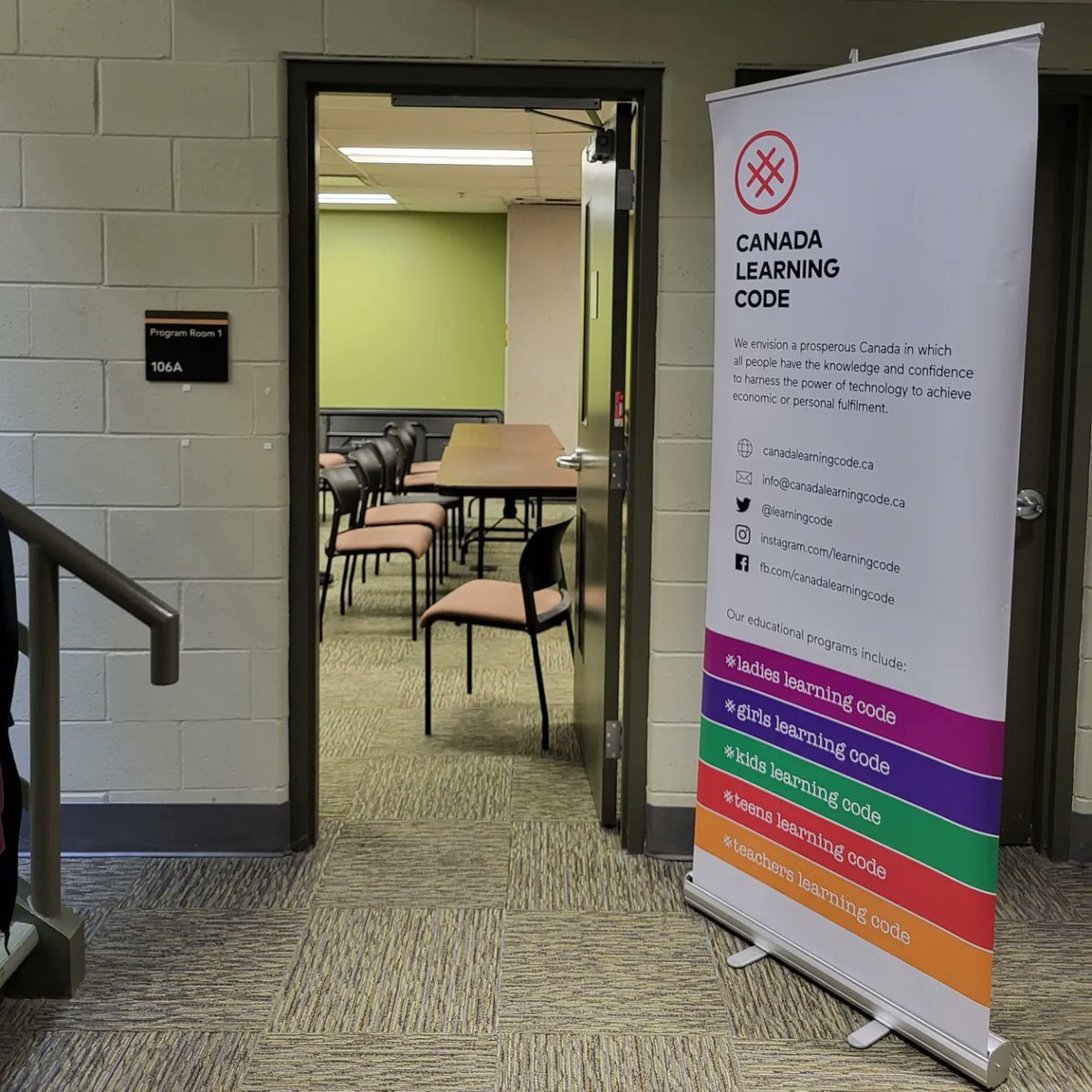 learningcodeYKZ's tweet image. Our last week&apos;s &quot;Webmaking with HTML &amp;amp; CSS&quot; workshop was a great success! Thanks to our instructor Saba Zubair and the mentors for creating such an informative, engaging and an inspirational session and Thornhill Community Library for hosting us! 🥳🎉