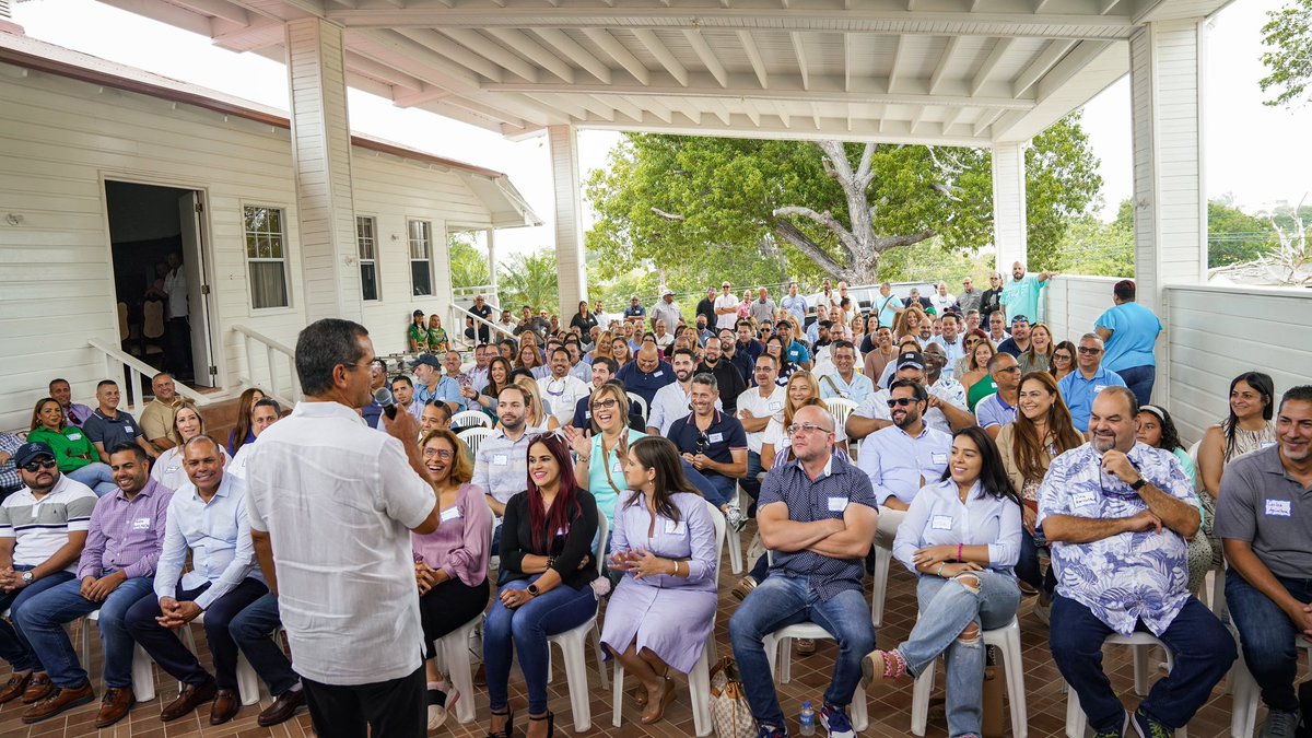 pedropierluisi's tweet photo. ¡Estamos listos y enfocados para revalidar en las próximas elecciones! Hoy junto a nuestros servidores públicos repasamos la ruta a la eficiencia, el progreso y la obra que caracteriza a mi gobierno. Estamos encaminados y nada nos detiene. #PNP2024  #RumboAl2024 https://t.co/Ja3HTvKetE