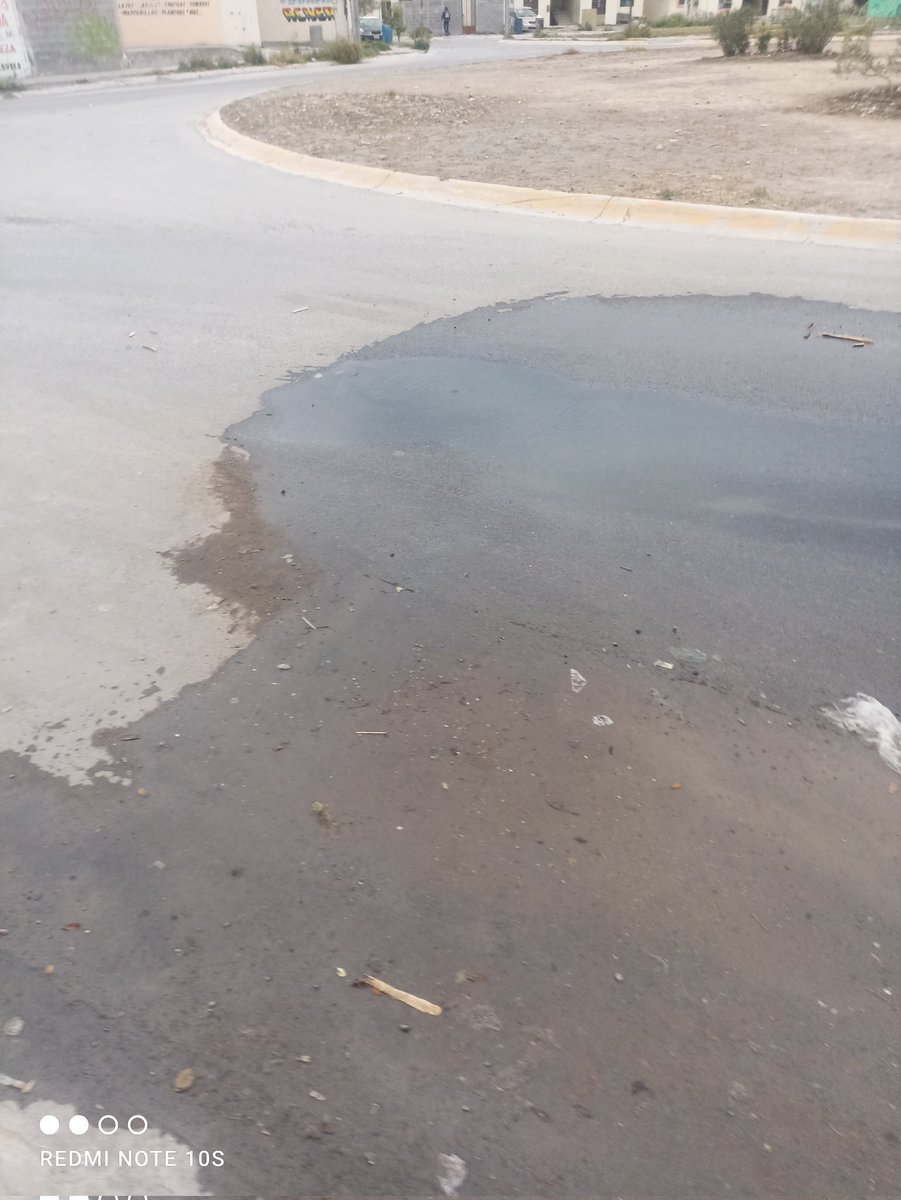 Dan_tesco14's tweet photo. @AyD_ParaTi fuga de aguas negras otra vez en colonia villas del jaral. Calle Cataluña https://t.co/wppWYkZYE7