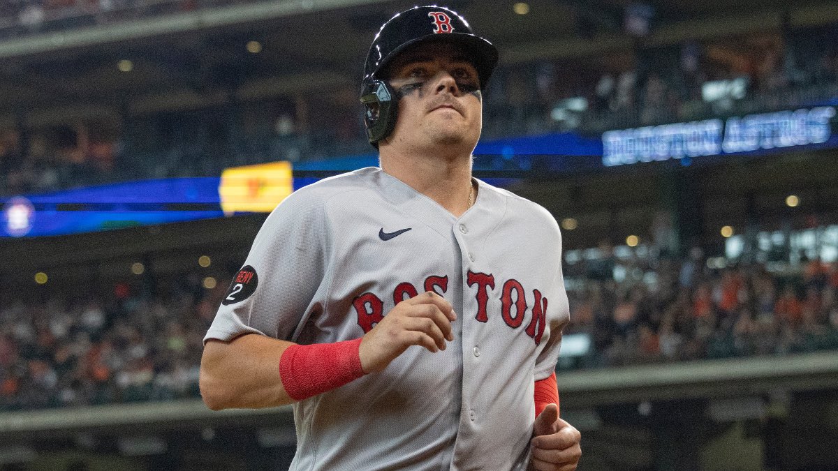 JustinMLB's tweet photo. Per TMZ, Boston Red Sox star catcher Reese McGuire is dating A-List actress Margot Robbie https://t.co/cKy0027FC9
