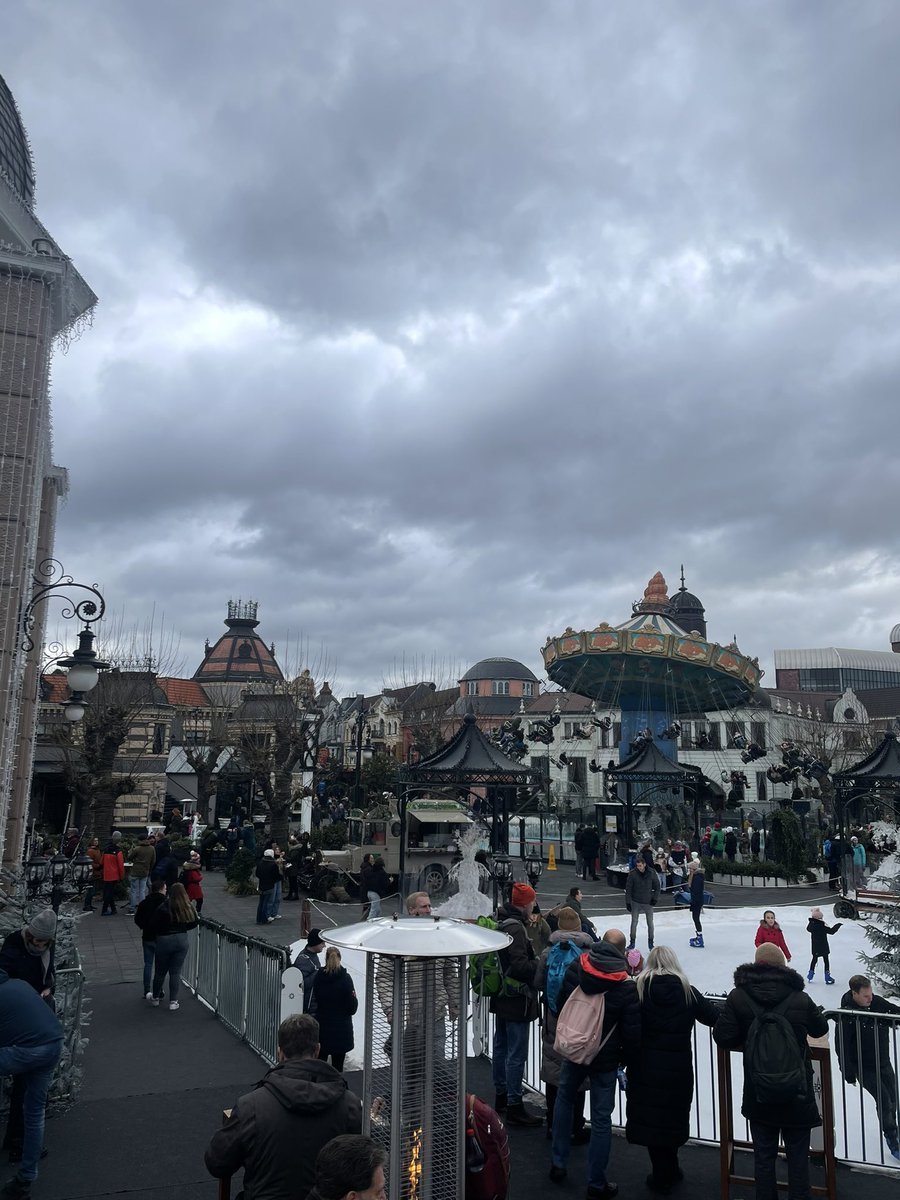 ALiii__20's tweet photo. Winter Days ❄️ #phantasialand 🇩🇪 https://t.co/4BcTM6t7HR