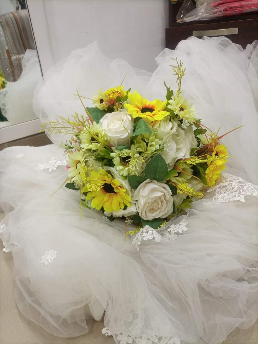 Bouqets are always ready to go in store. Call 08028106975 and lets get yours to you. #bouqet #bridalshop #bridalbouqet #flowers