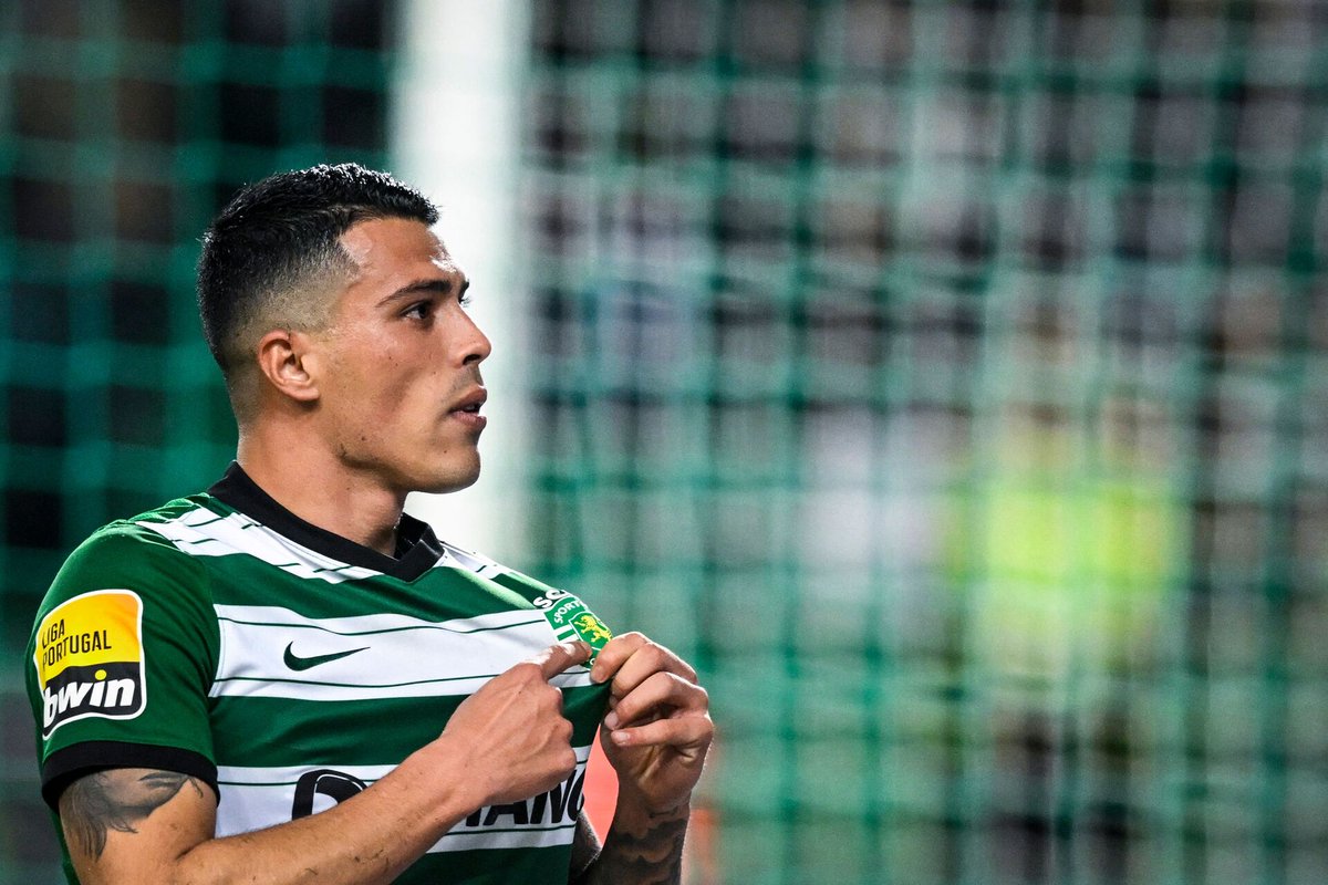 Chegou com uns calções rotos e ninguém dava nada por ele. 
Hoje sai pela porta grande para um dos grandes Europeus. 
Um obrigado por tudo, para sempre um de nós 💚🦁