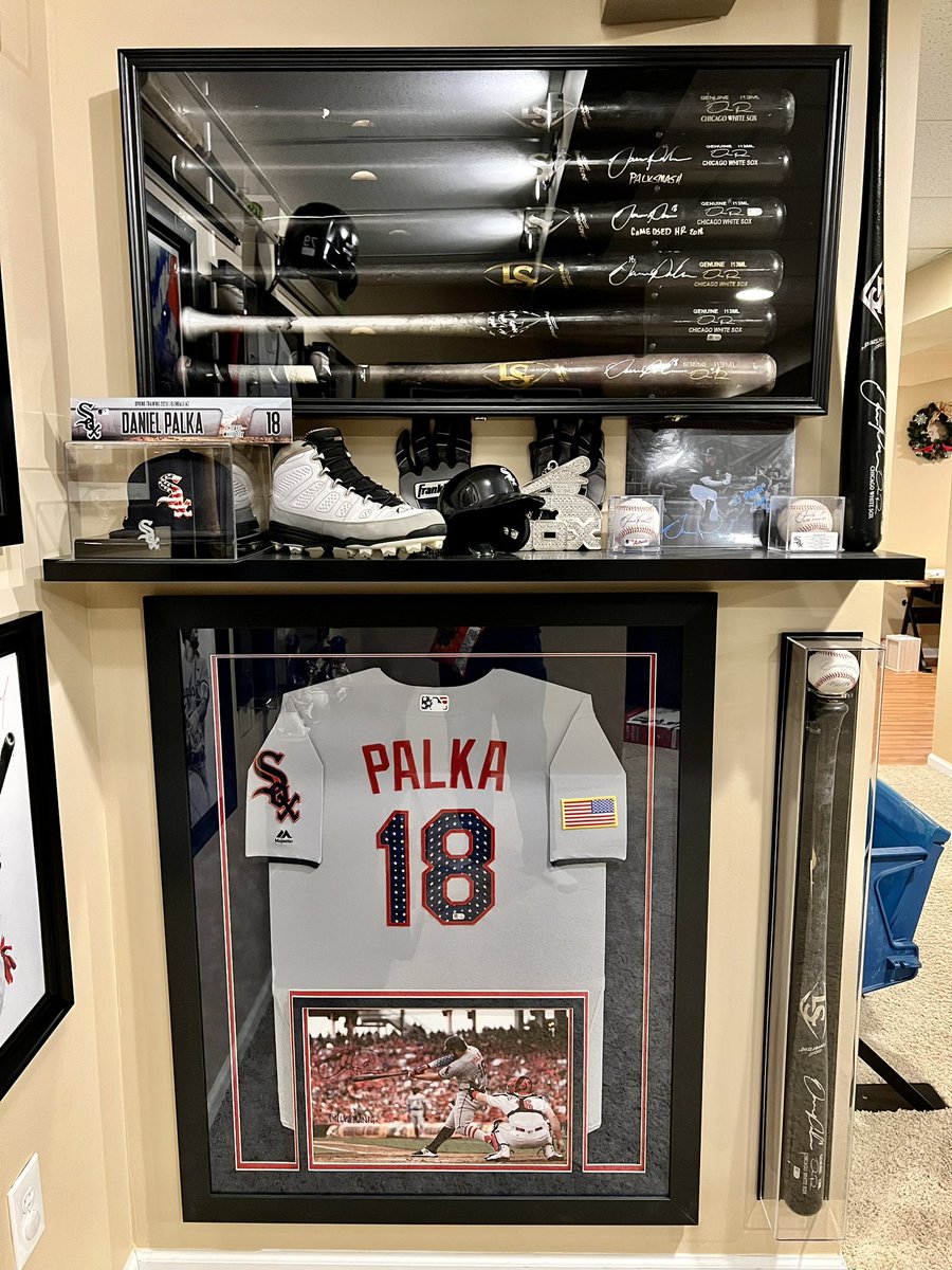 T0atsMaG0ats's tweet photo. New addition to the #wallka Locker Tag #Whitesox https://t.co/w23yVvpDtX
