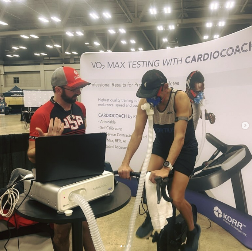 4starendurance's tweet photo. Did you see @4starendurance &amp;  @TriDotTraining  Coach Chris Navin at the @usatriathlon conference in Texas performing FREE #VO2Max testing with @KORRMedical?

Mention "E2" to get a free @MYZONEmoves MZ-SWITCH when booking a Metabolic360 (RMR+VO2) through Feb @MetabolicRunner.com! https://t.co/Gzw4kWz5mR