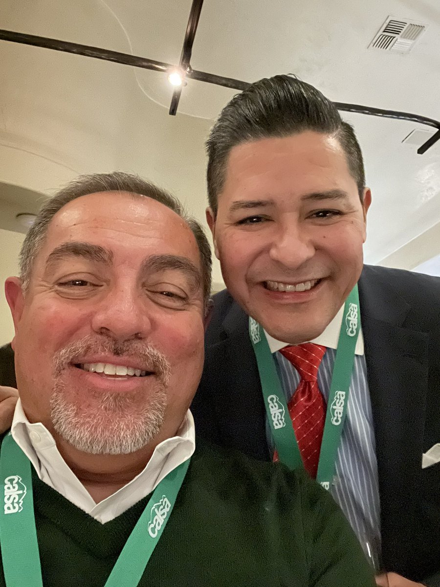 josemontano's tweet image. What a great start to my opportunity to participate in the @CALSAfamilia conference. Connected with familia that is dear to me. Always great to fill my bucket. Gracias! #CALSA @edchatter
@Super_GGuerrero
@RichardACarran2
@OxnardSDSup