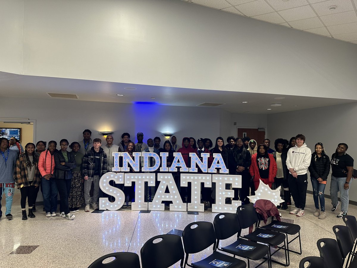 KiaraCross132's tweet image. Ben Davis HS Scholars enjoyed a fun-filled day of activities @ The Indiana State University. #GoGiants @wearewayne @WayneTwpSuper @indianastate #ISUBlueRoadTour #EducationRocks