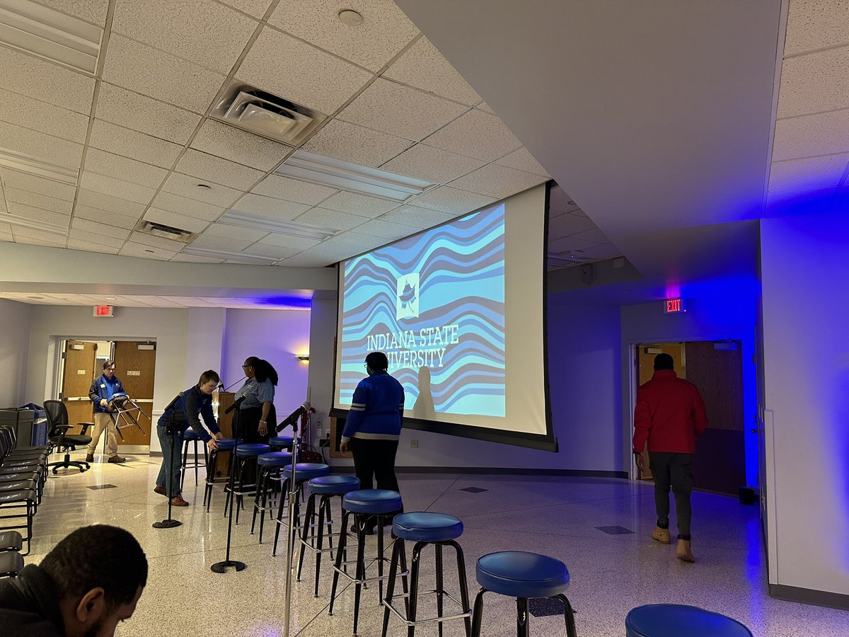 KiaraCross132's tweet image. Ben Davis HS Scholars enjoyed a fun-filled day of activities @ The Indiana State University. #GoGiants @wearewayne @WayneTwpSuper @indianastate #ISUBlueRoadTour #EducationRocks