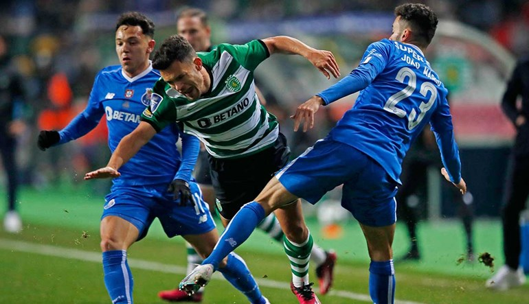 Sporting abandonou o relvado do Estádio Magalhães Pessoa
