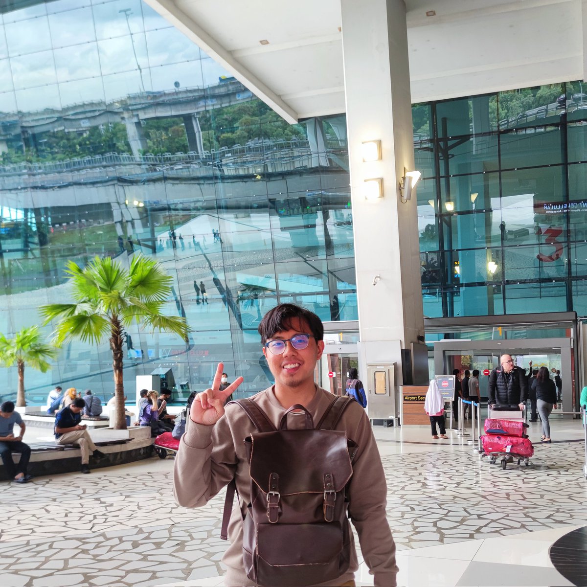 Selamat di Jakarta! ♥️

Solo Trip: Book Lover Edition 📖

Misi menyelam di toko² buku sekitar Jakarta.

Kalau korang pun nak ikut book hunting  trip Jakarta ni nanti, boleh follow thread 👇🏻

RT &amp; save for future reference!