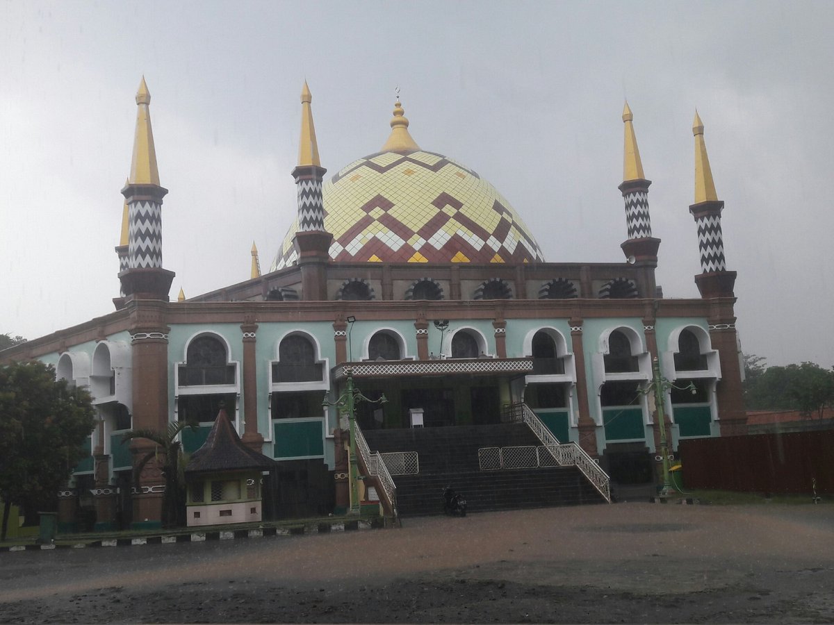 MP_Sejarah's tweet photo. Masjid Agung Sumber Kab Cirebon https://t.co/0xkHWH26UD