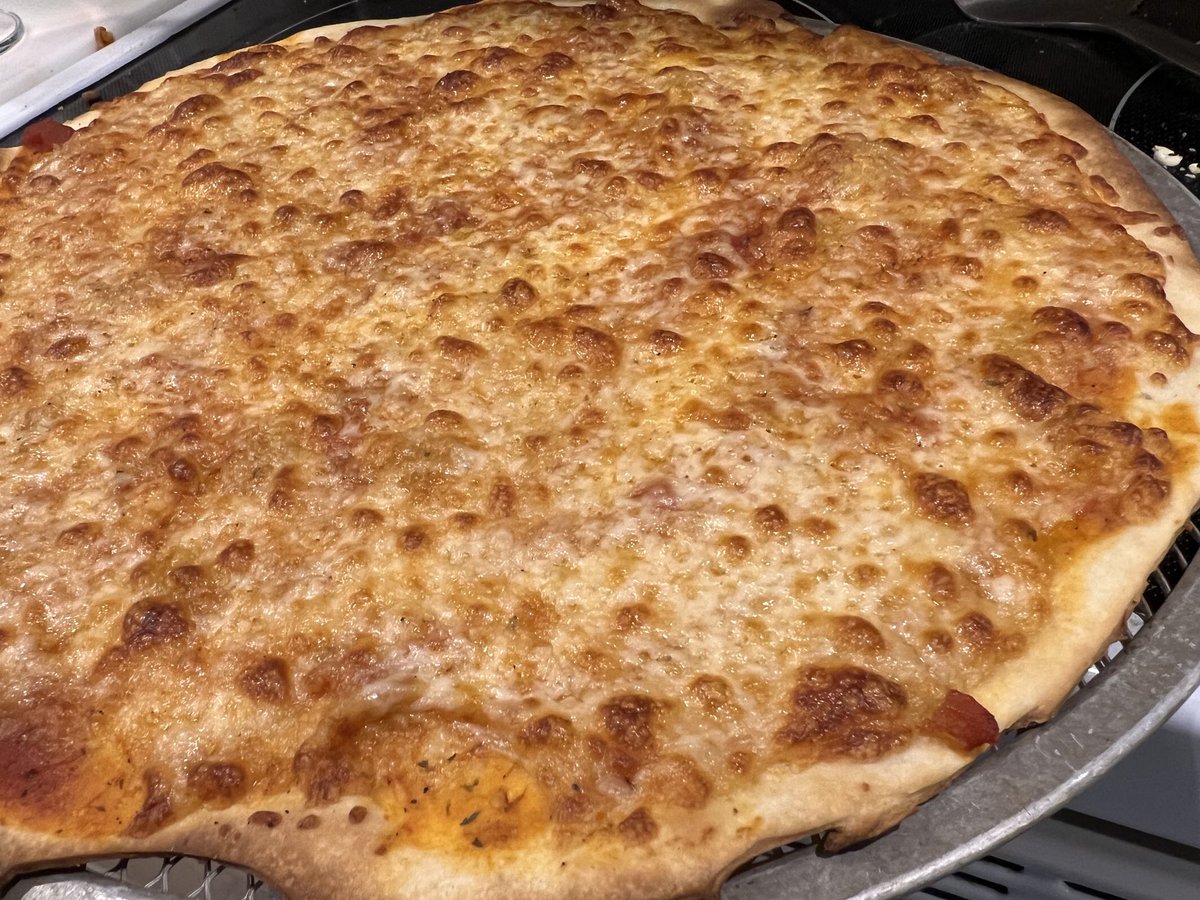 TrustYourLuck's tweet image. My baby loves squares. #chiefskingdom #letsgochiefs #pizzaordie