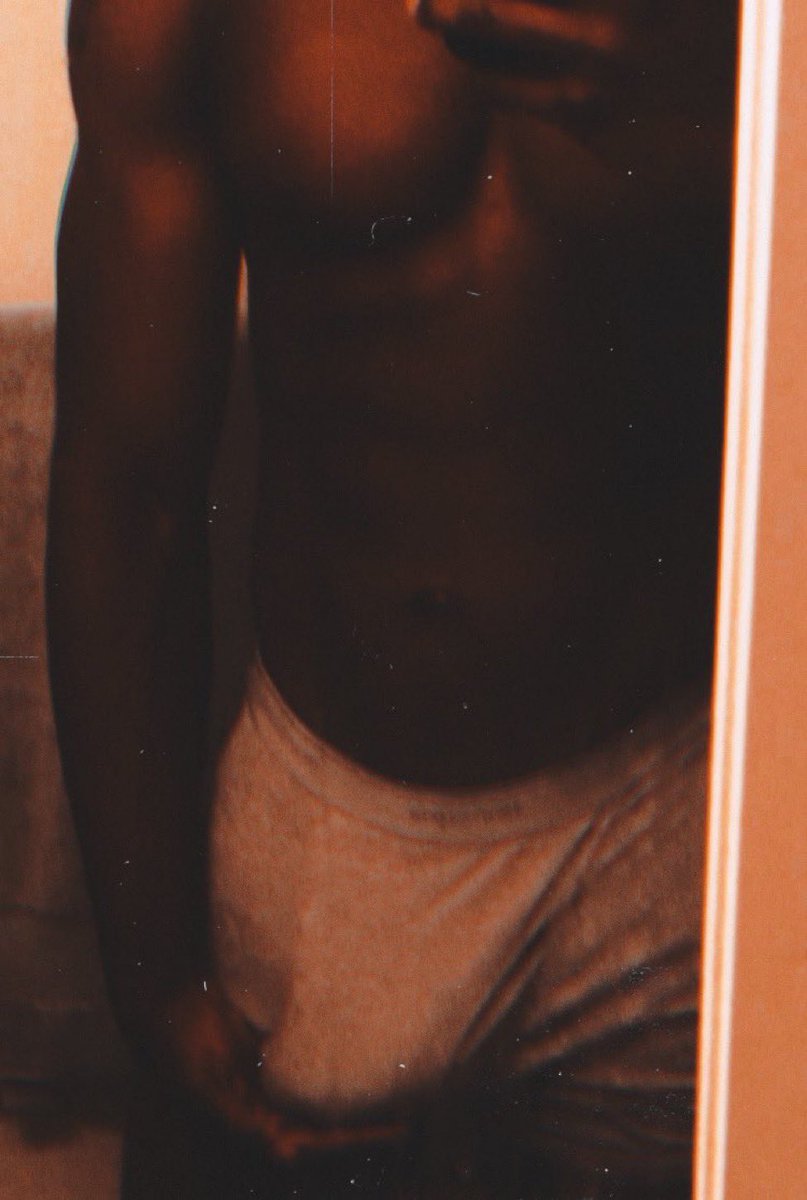 It is very well known that the best way to get attention is through controversy. 

    AFC Richmond needs as much attention as it can get in the off-season. Cue yet another ‘leaked’ photo of the footballer spreading onto the internet.