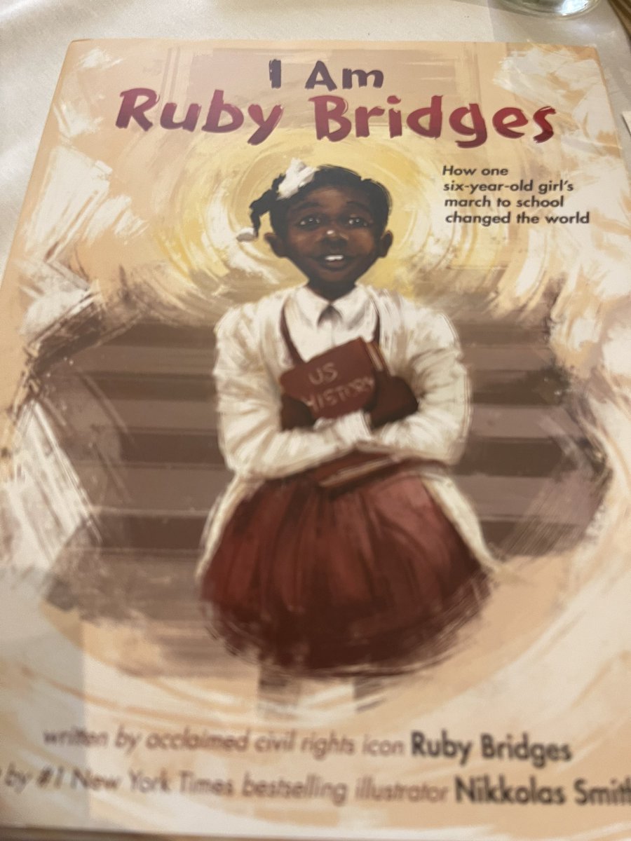 Today I met Civil Rights #icon #RubyBridges.  She inspired me with her wisdom, strength and tenacity.  

“Be obedient to your calling.” 
⁃Ruby Bridges

#LibLearnX #NOLA #CivilRightsMovement #LibraryTwitter