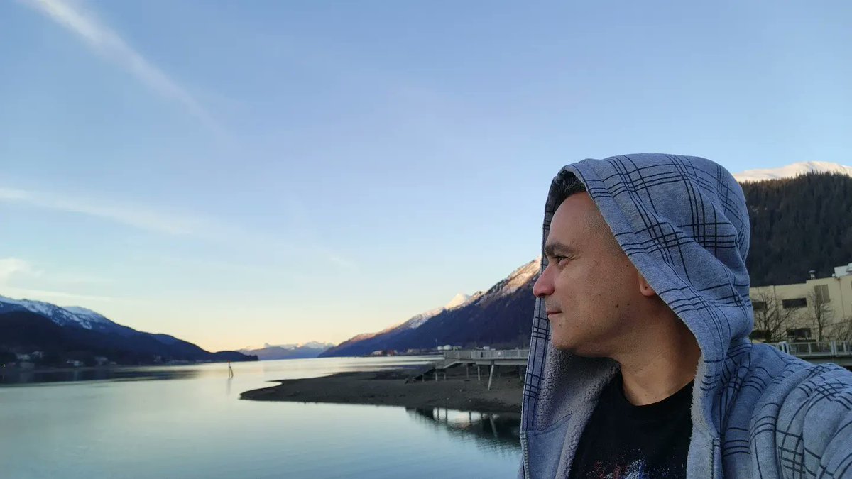 RohasReviews's tweet photo. Houston.... we have landed. Videos coming soon of Alaska. Full vlogs of #juneau #anchorage
#fairbanks #northernlights #iceberg #dogmushing #santaclause #northpole https://t.co/HpF895SkCi