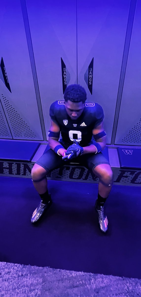 Chinedu Onyeagoro 4⭐️EDGE (@ch1nedu1) on Twitter photo LOVED The time i spent at the University Of Washington today, Thank you to all the coaches for having me #GoHuskies ☔️
<a href="/CoachJTorres29/">Joe Torres</a> <a href="/AthleticsDrew/">King Drew Athletics</a> LOVED The time i spent at the University Of Washington today, Thank you to all the coaches for having me #GoHuskies ☔️
<a href="/CoachJTorres29/">Joe Torres</a> <a href="/AthleticsDrew/">King Drew Athletics</a>