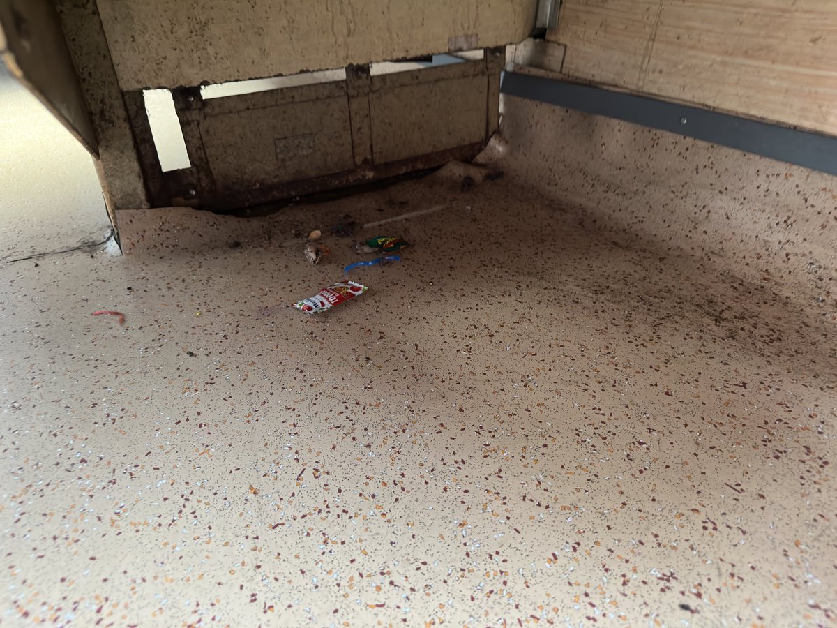 murugaclick's tweet photo. @RailwaySeva @IRCTCofficial train no 09420 very worst experience inside second class coach, fully rat dust. Bad-smell https://t.co/gLkBypCgf2