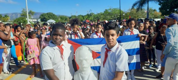 PartidoPCC's tweet photo. Te convido a creerme cuando digo Futuro

#Cuba #MartiVive https://t.co/RtfwNEvSyQ