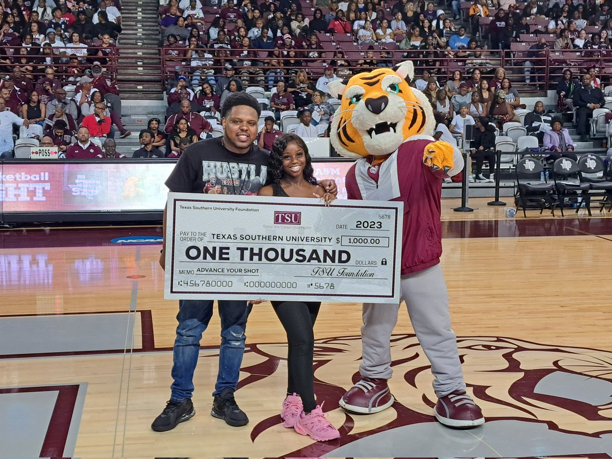 TexasSouthern's tweet photo. Congratulations to Faith for winning a $1,000 scholarship at the women's basketball game. Another chance to Advance Your Shot at the men's game. #TSUProud #TSU #TexasSouthern #TSUHoops https://t.co/ABkN7WYJkO