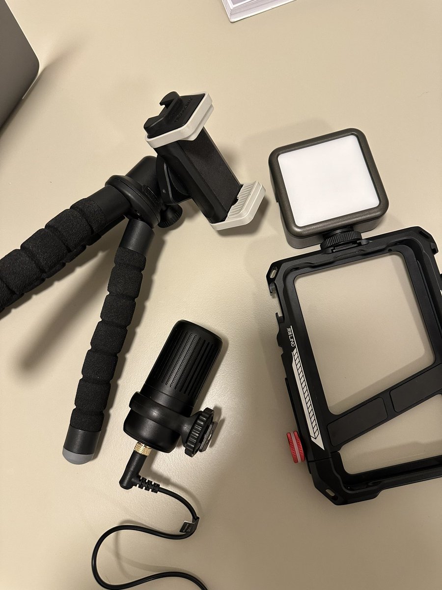alithelad's tweet photo. BEEF #3: 
Posting video content creates a massive limitation on ‘when’ you can actually post. I’m a slave to all my filming accessories, and need to block out time to post script/record/edit/post. As we speak, I’m throwing this thread up while making a smoothie. Wild! https://t.co/3Mn46xBSAc