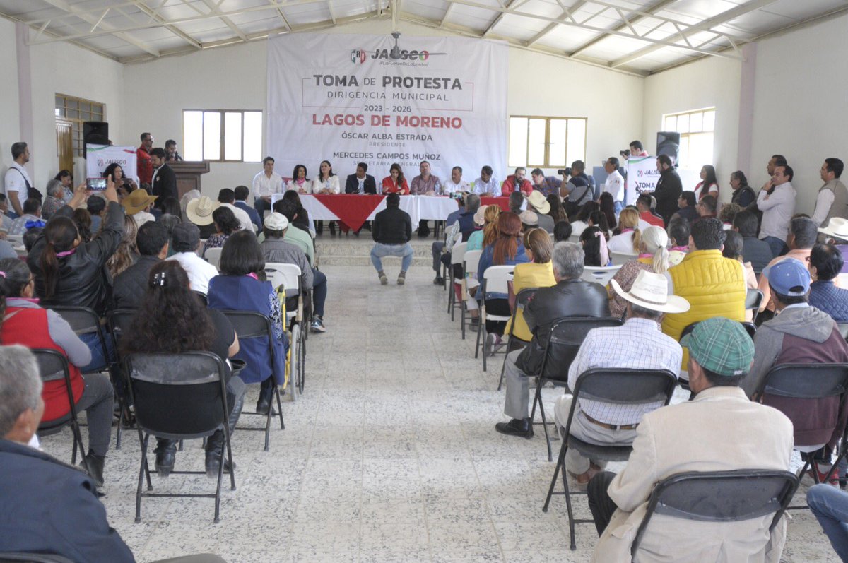SofiaGarciaGDL's tweet photo. Lagos de Moreno ya cuenta con nueva Dirigencia a cargo de Oscar Alba y Mercedes Campos. ¡Vamos con TODO este 2024! #RenovaciónEnMarcha https://t.co/MxpIhUVrRJ