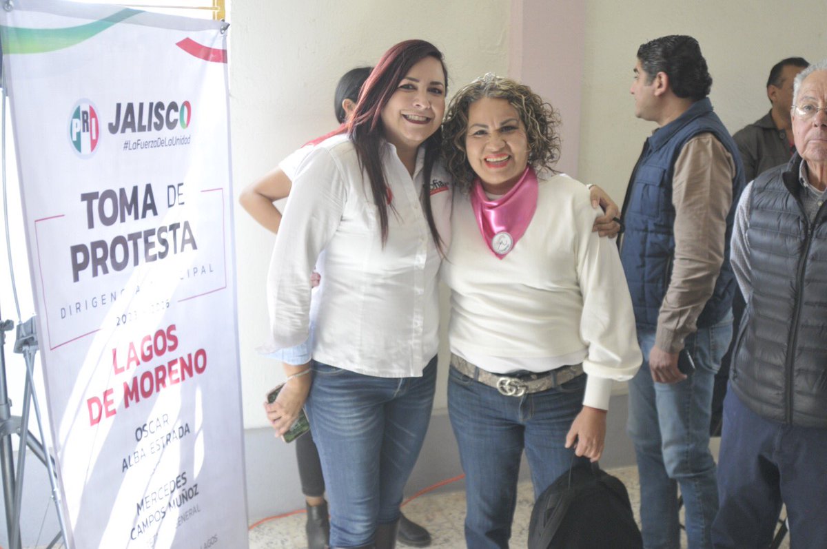 SofiaGarciaGDL's tweet photo. Lagos de Moreno ya cuenta con nueva Dirigencia a cargo de Oscar Alba y Mercedes Campos. ¡Vamos con TODO este 2024! #RenovaciónEnMarcha https://t.co/MxpIhUVrRJ