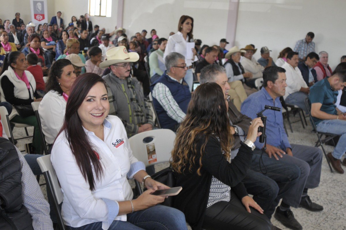 SofiaGarciaGDL's tweet photo. Lagos de Moreno ya cuenta con nueva Dirigencia a cargo de Oscar Alba y Mercedes Campos. ¡Vamos con TODO este 2024! #RenovaciónEnMarcha https://t.co/MxpIhUVrRJ