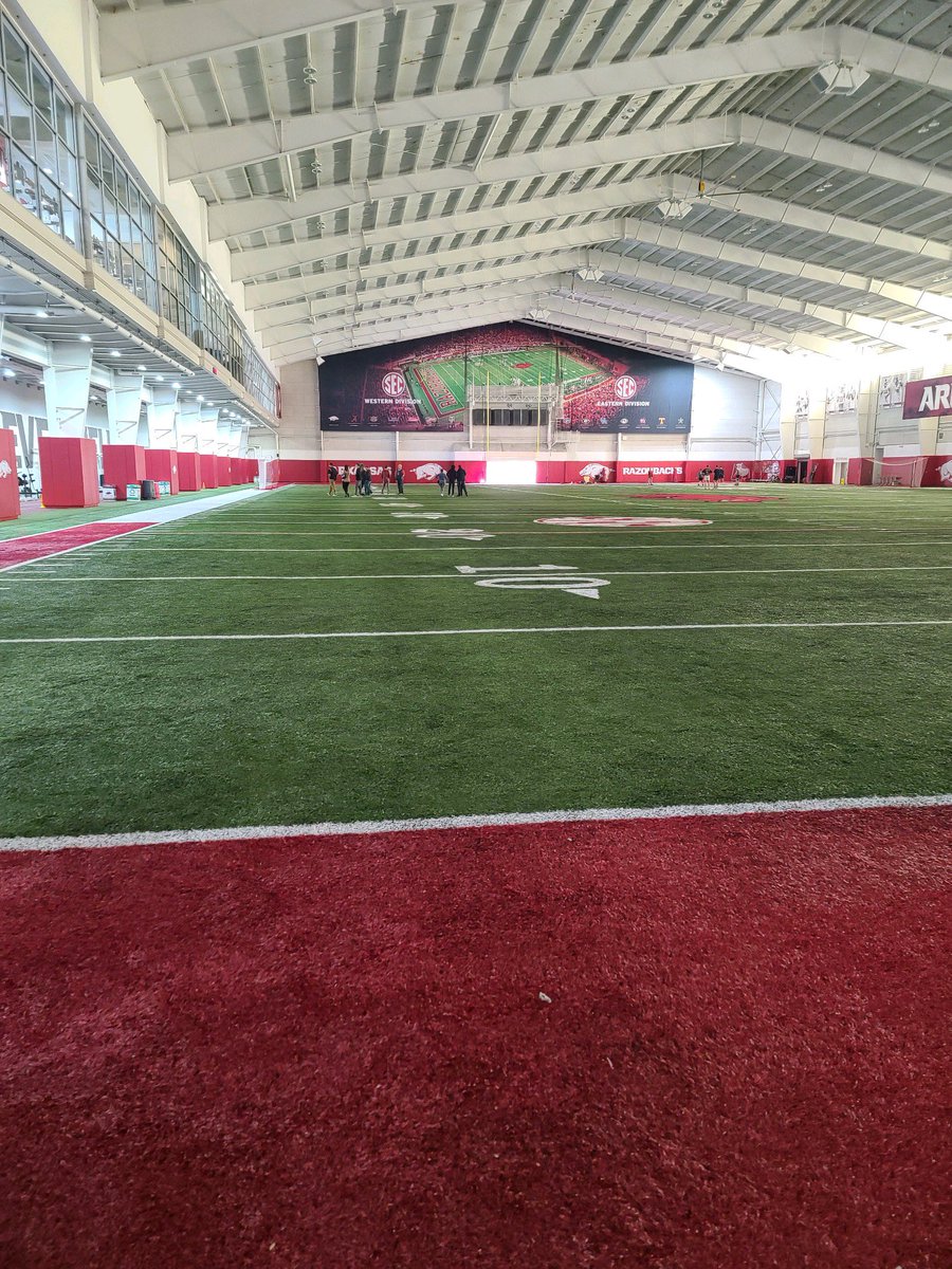 neylandb_2025's tweet photo. Had a great time meeting coaches and touring facilities in Fayetteville this weekend!🐗@RazorbackFB @coachritter18 @RussellvilleFB @PlayBookAthlete @Richard6m https://t.co/5Jso6FzEfg
