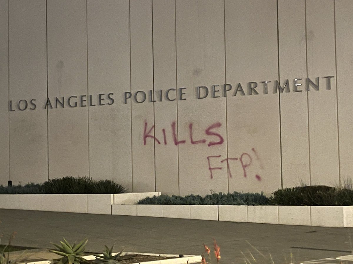 LAPD HQ tweet media