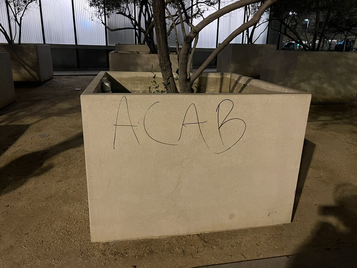 LAPD HQ tweet media