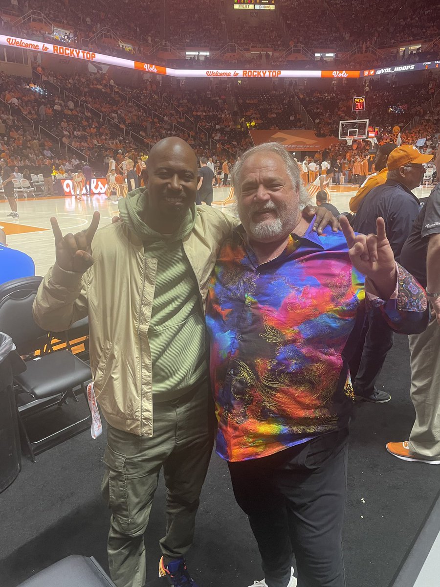 ASAK wonder and Texas Great checking out the action court side this evening! Living the moment, two Texas exes! Cc Diddy and Tj Ford