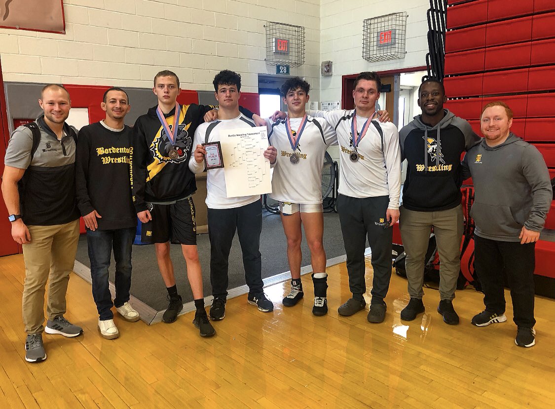 ScottiesWrestle's tweet photo. ***2023 BURLINGTON COUNTY CHAMP - Nick Levach***

Levach lead our program this weekend with a 3-0 record following a quarter final FALL and grinding out overtime victories in BOTH his Semi-Finals and Finals 

#BetterEveryday🐾⚡️ https://t.co/fBYJjjcOsd