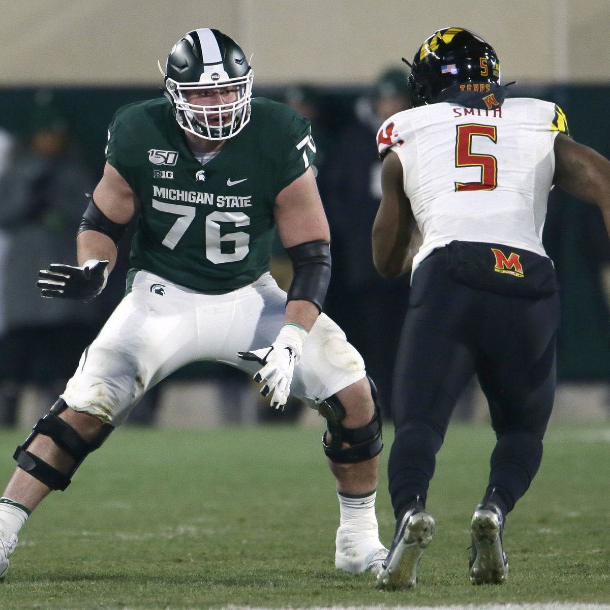 big_carter72's tweet photo. Blessed to receive an offer from Michigan State University!! 💚 
I appreciate the hospitality today! @CoachCKap @CoachLail @SeanLevyMSU @CoachEricBrown @CoachWintersWHS @CoachTylerBitz https://t.co/7C55bVVsU8