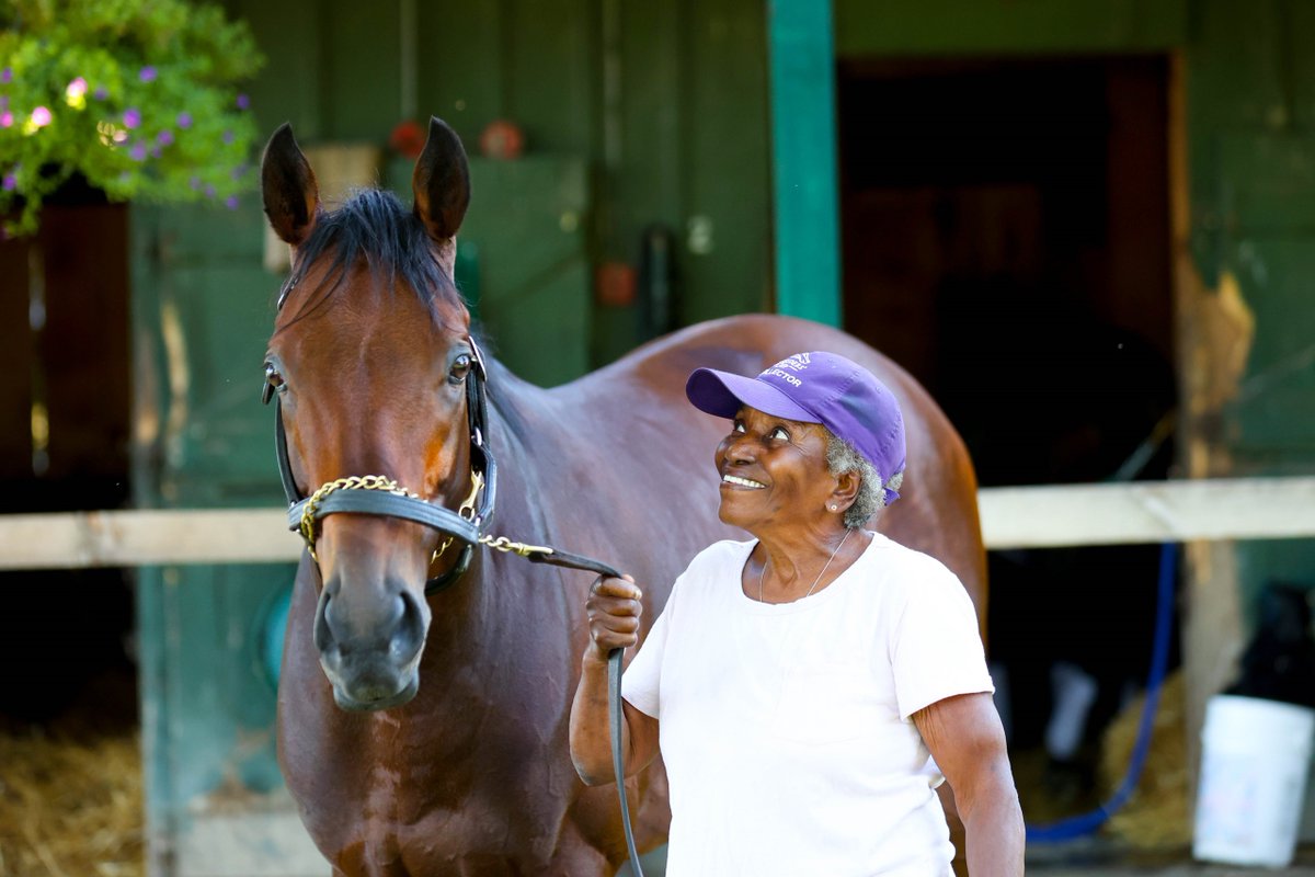 The best part of Art Collector's Pegasus World Cup (G1) victory today was seeing Erma Scott get to give him a big old kiss on the nose right in the winner's circle. The Bill Mott trainee is her special boy. 📸: <a href="/BH_CMcCroskey/">Corrie McCroskey</a>  (taken last summer at Saratoga)