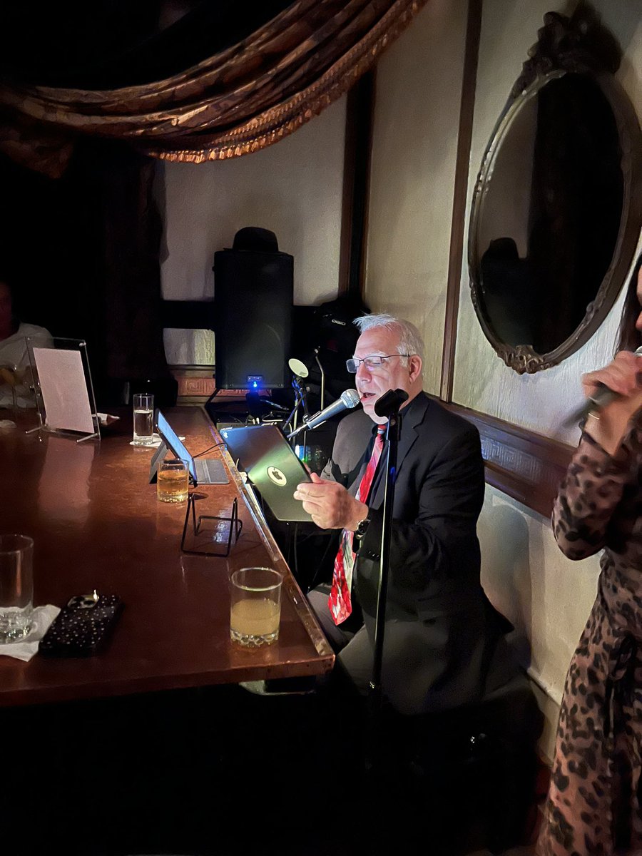 TobyGo's tweet image. Racist pianist at Martunis!  He lets everyone sings except filipinos!  #Martunissf #JodeofMartunis #AholeofMartunis #OldqueenofMartunis #Martunis