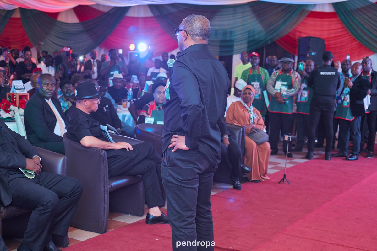HisLordship001's tweet photo. At the south south obidient business summit

HE Peter Obi
#BBTitians2023 #ObiDattiInBorno #ObidientMovement #ObiIsComing #ObiWon #peterobiinborno #PeterObiForPresident2023 https://t.co/c4nQTqcsr5