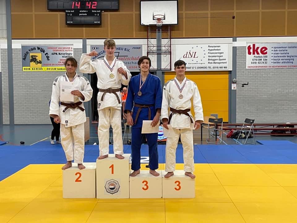 TopJudoUtrecht's tweet photo. Ede: districtskampioenschap -18. Een plek bij de eerste vier betekent deelname aan het NK!
🥇Jores Effting (Judo Ryu Mackaay)
🥈Yaning Koolwijk (Erik Verlaan Sport), Fayth Bakker (Judo De Voltreffer) en Tim Helmond (JV Anton Geesink)
🥉Mikael Scharff (Erik Verlaan Sport) https://t.co/iaXDRTg8sI