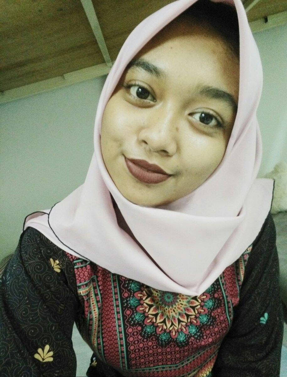 meylanieeee's tweet photo. Namanya hanna baru lulus esemaa, ada gambar sosmed nya juga 1 bundle pokoknya jangan lupa minggu olahraga ya 
https://t.co/9VpWJ4IGun

indo turunan arab
https://t.co/emn1Q6vc53

#muaythai #boxing #kickboxing #MUFC_FAMILY https://t.co/85OJhXxIRZ