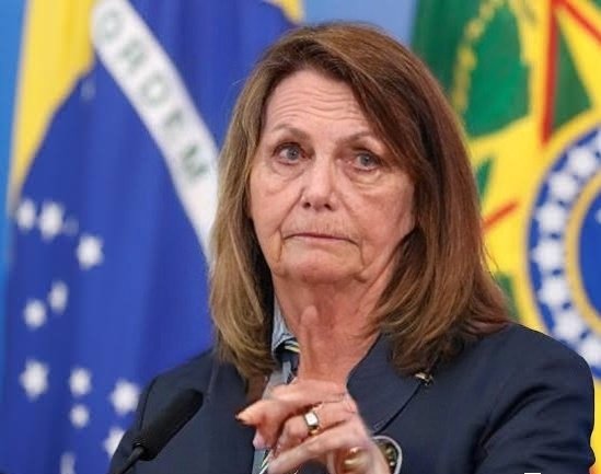 NP__Oficial's tweet photo. 🚨 Urgente:
Bispa Ester Lyona Tária diz que o anticristo virá dos EUA: 'ele só aguarda os chifres pra se revelar' https://t.co/aoMba0ubxV