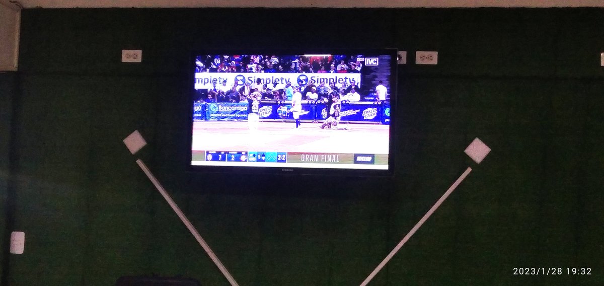 Disfrutando el 5to De La Final Desde Guatire #IVCLVBP Saludos Desde Local La Esquina Caliente 🔥🔥