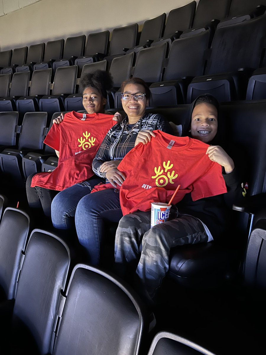 MrBretWoodley's tweet photo. Great to see our FLICS scholars enjoying a @DetroitPistons game!
#weareFLICS💪 https://t.co/fh5dche58m
