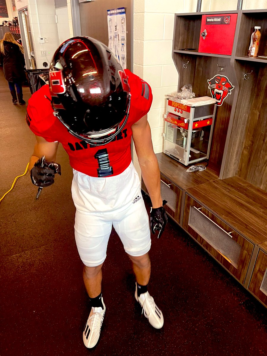 Extremely Blessed To receive a scholarship offer to <a href="/DU_Football/">Davenport Football</a> Thank you <a href="/SparkyMcEwen1/">Sparky McEwen</a> <a href="/AdrianMcEwen/">AJ McEwen</a> !! <a href="/CarltonBrewster/">Carlton Brewster II</a> <a href="/JamohnM/">Jamohn Martin</a>