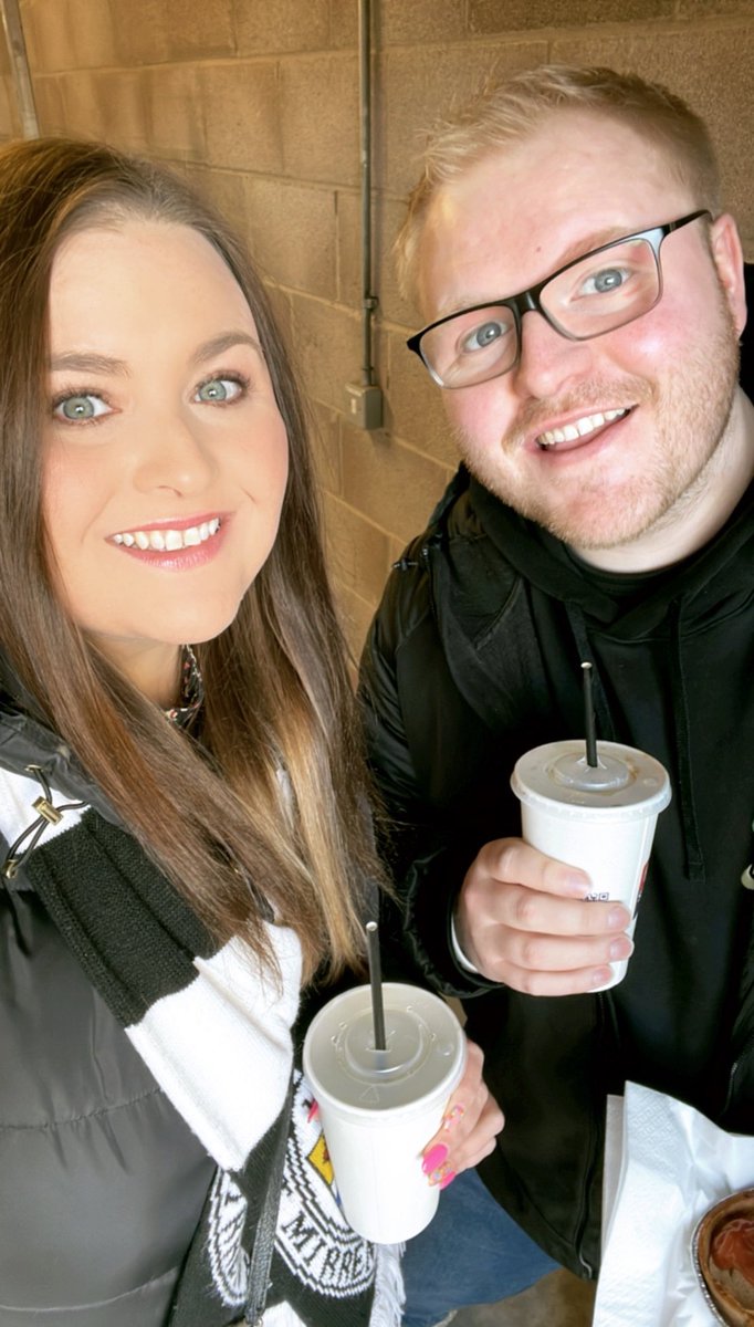 vhairi_fraser's tweet photo. Thanks so much for all the lovely birthday wishes. Iβve had a wonderful day celebrating with my fave people, been spoiled rotten & been treated to 3 points by my team! Great day πππΌπ Peter Kay tomo now! π₯° #birthday #stmirren #someweekend #grateful https://t.co/iMkTeYK4gg